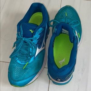 Mizuno running shoes